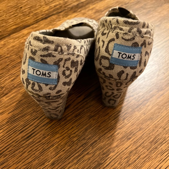 Tom’s leopard print open toe wedges - Picture 3 of 5